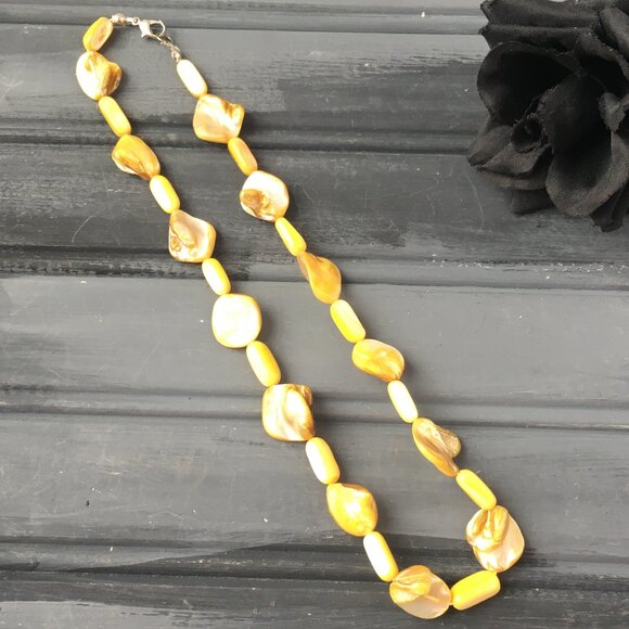 Yellow Shell Necklace - Picture 1 of 8